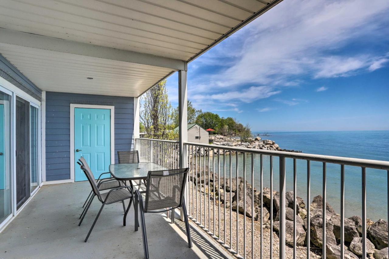 Cozy Lakefront Middle Bass Retreat With Balcony プットインベイ エクステリア 写真