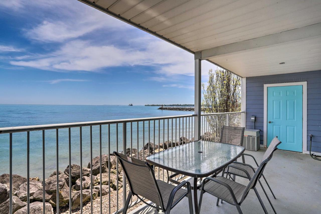 Cozy Lakefront Middle Bass Retreat With Balcony プットインベイ エクステリア 写真
