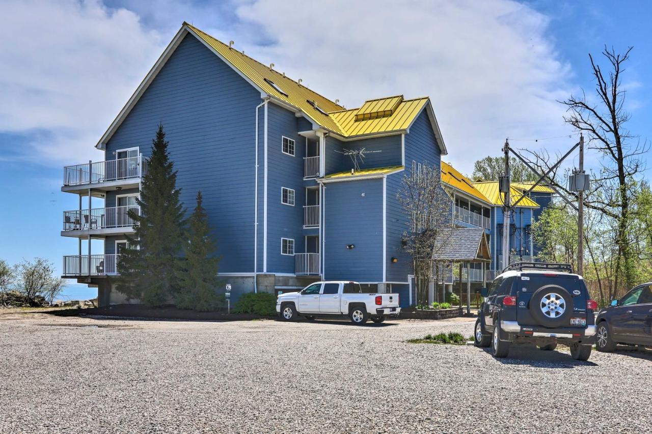 Cozy Lakefront Middle Bass Retreat With Balcony プットインベイ エクステリア 写真