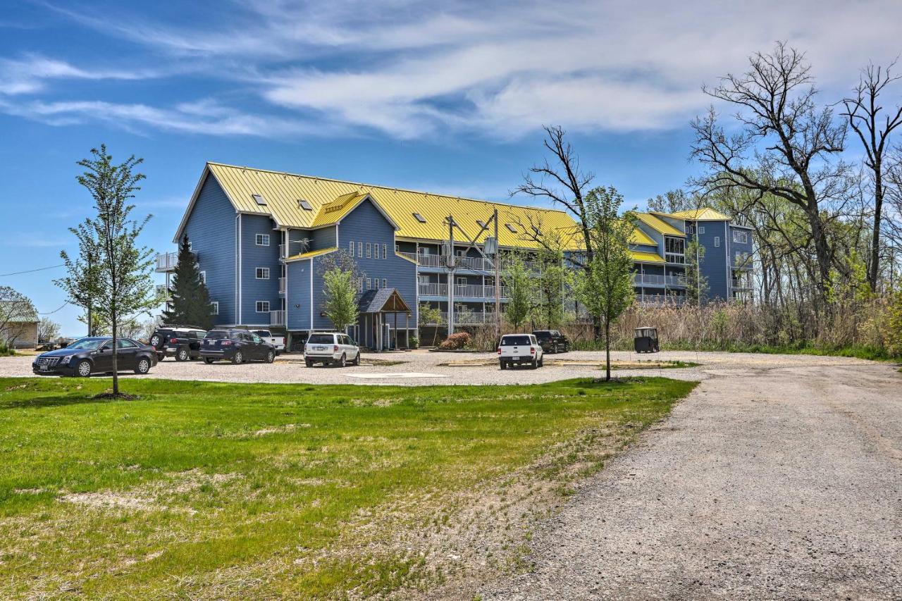 Cozy Lakefront Middle Bass Retreat With Balcony プットインベイ エクステリア 写真