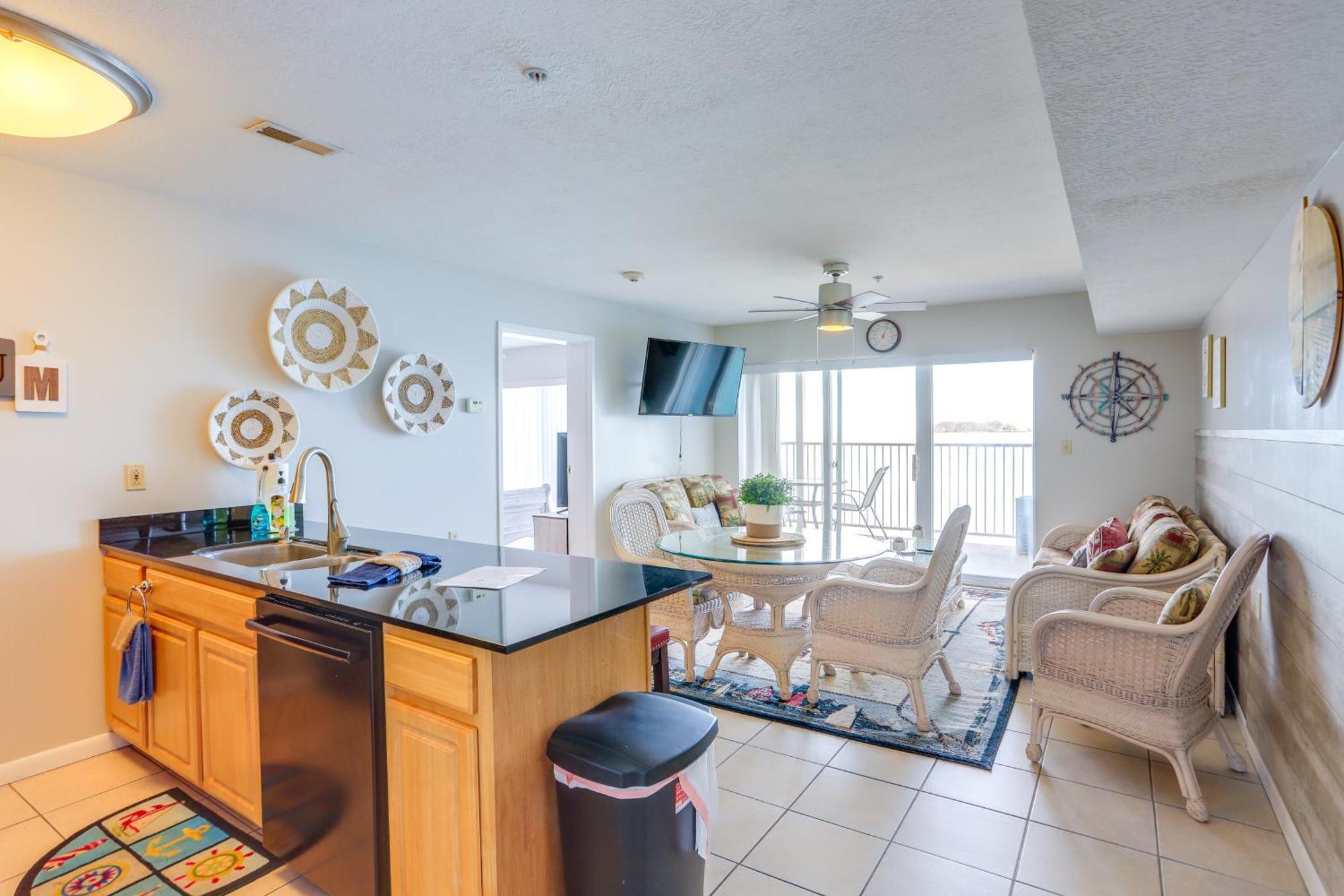 Cozy Lakefront Middle Bass Retreat With Balcony プットインベイ エクステリア 写真
