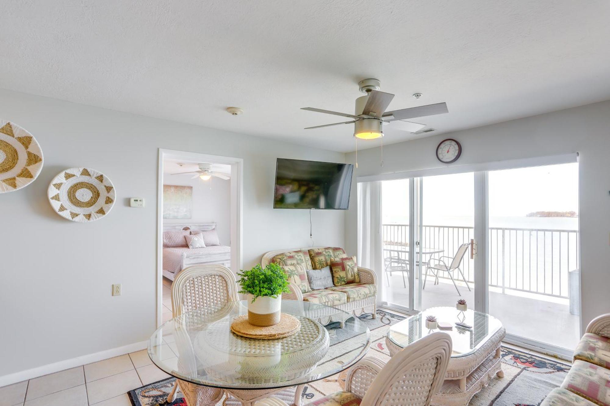 Cozy Lakefront Middle Bass Retreat With Balcony プットインベイ エクステリア 写真