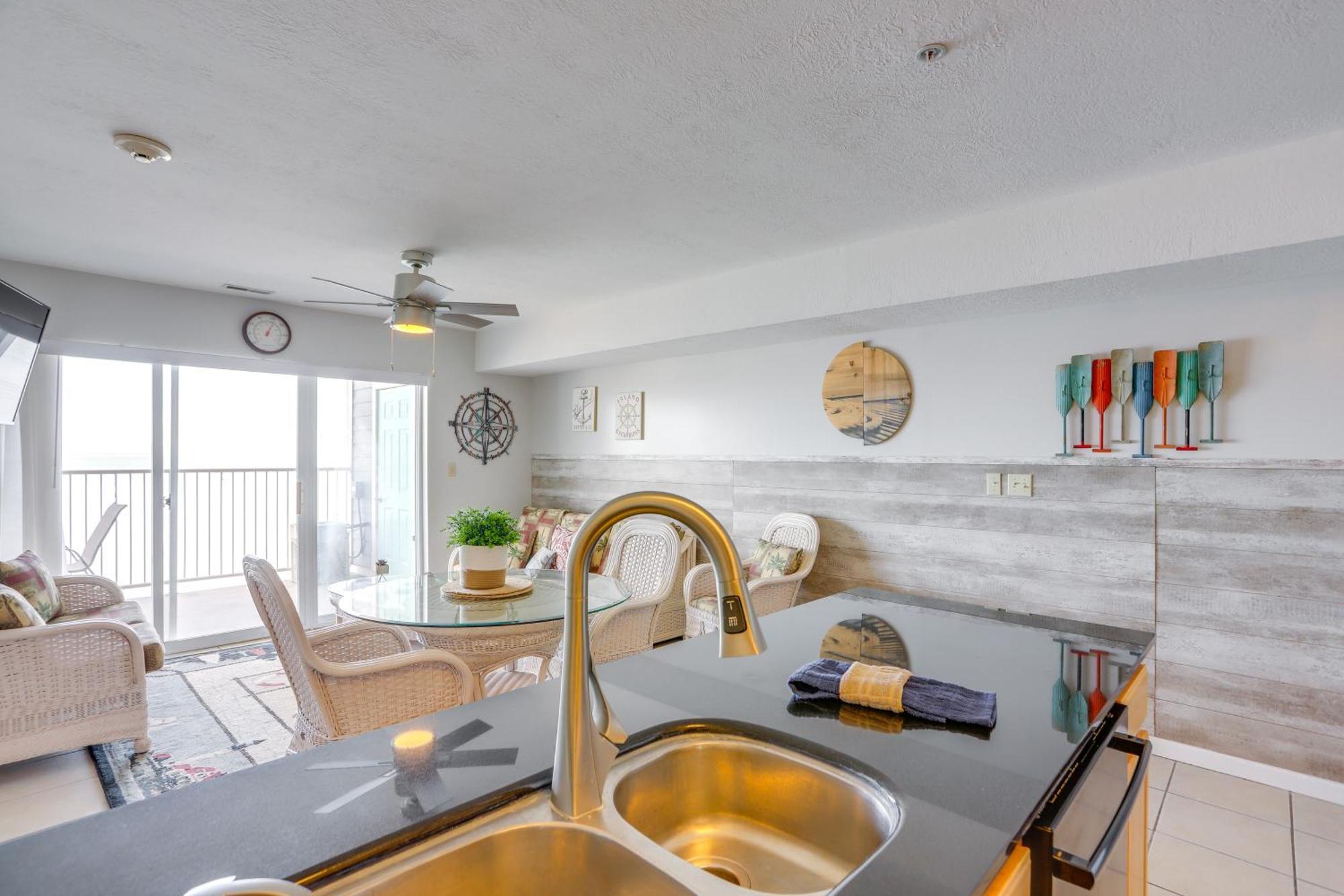 Cozy Lakefront Middle Bass Retreat With Balcony プットインベイ エクステリア 写真